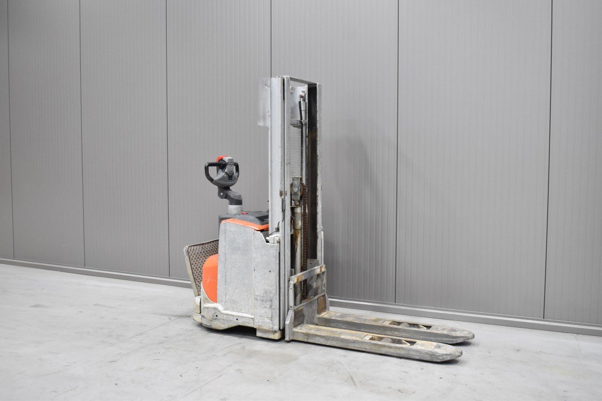 Gabelstapler Gebraucht kaufen – Toyota SWE 140 mit Elektro in Österreich