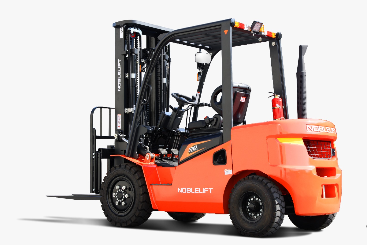 Gabelstapler Gebraucht kaufen – Noblelift CPCD 30 mit Diesel in Österreich
