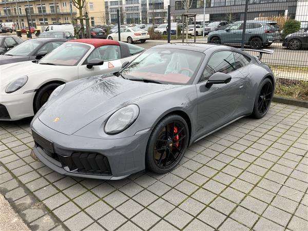 Porsche 911 Carrera 4 GTS