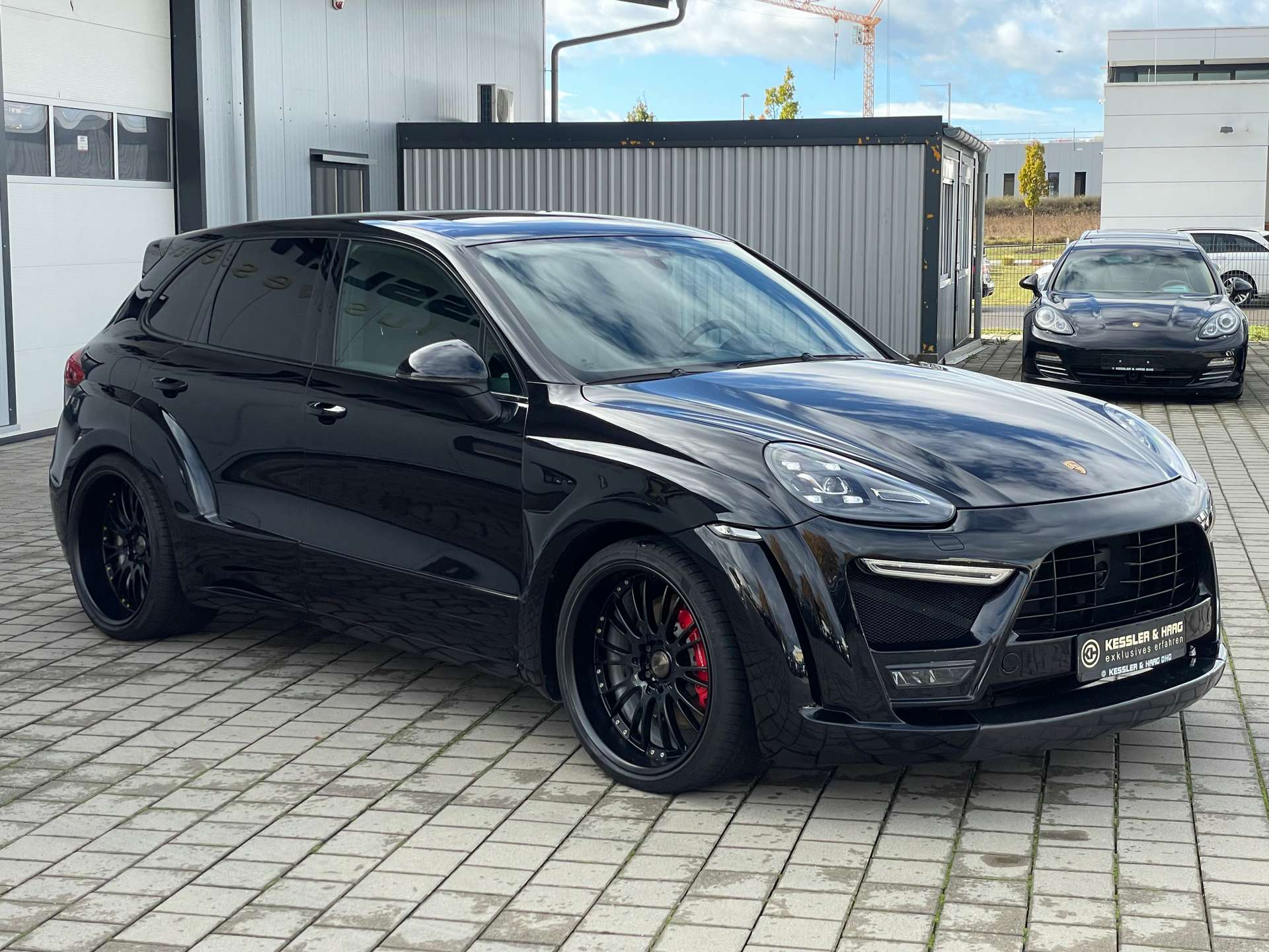2014 Porsche Cayenne Turbo ACC/Pano/Akrapovic/FAB-Design/22"