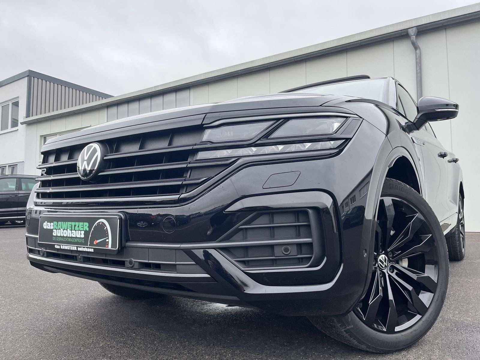 Volkswagen Touareg 3.0 TDI DSG 4Motion R-Line 376€ m. 20% A