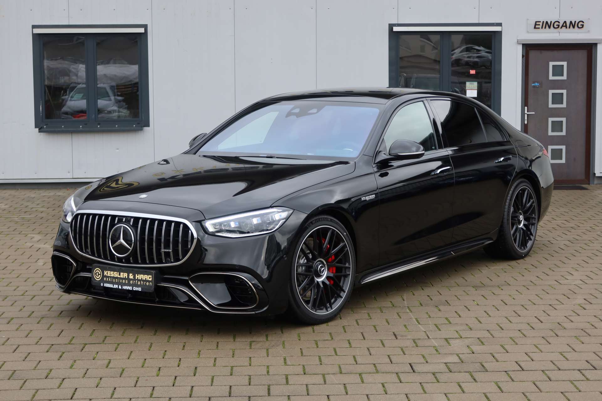 Mercedes-Benz S 63 AMG LONG 4D+PANO+4 SEATS+BLACK RED