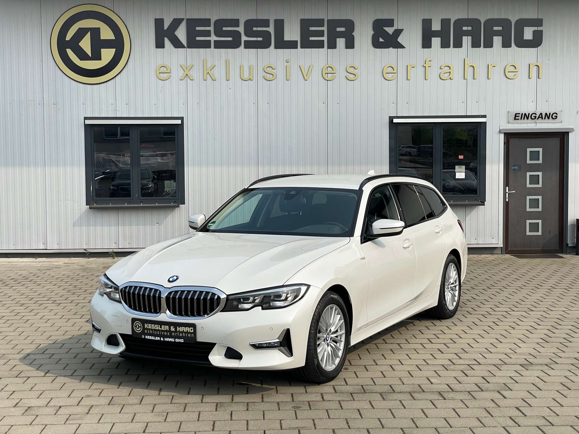 BMW 320 d xDrive Luxury Line HarmanKardon/Kamera/TOP