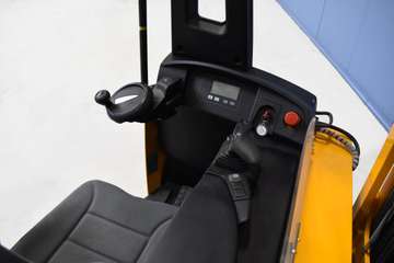 Jungheinrich ETV 320 48 V, 775 Ah Bj 2016 – Bild 5