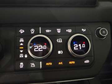 Land Rover Defender 3.0 D250 MHEV X-Dynamic SE 110 Pano AHK – Bild 17