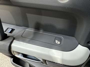 Land Rover Defender 3.0 D250 MHEV X-Dynamic SE 110 Pano AHK – Bild 21