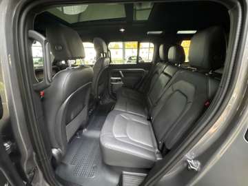 Land Rover Defender 3.0 D250 MHEV X-Dynamic SE 110 Pano AHK – Bild 10
