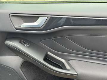 Ford Focus Turnier 1,0 EcoB Hyb ACC ST-Line Navi Groß – Bild 25