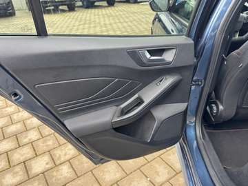 Ford Focus Turnier 1,0 EcoB Hyb ACC ST-Line Navi Groß – Bild 30