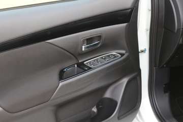 Mitsubishi Outlander 2.4 PHEV 4WD Plug-In Hybrid LED/Kamera – image 14