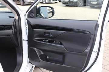 Mitsubishi Outlander 2.4 PHEV 4WD Plug-In Hybrid LED/Kamera – image 22