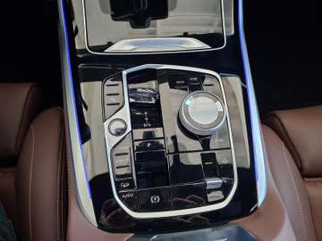 BMW X7 40d M Sport Pro AHK Exclusive DrivAssistPro – Bild 28