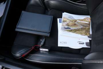 Volvo XC90 T5 R-Design AWD#XENIUM#7SITZE#PANO#1HD# – image 23
