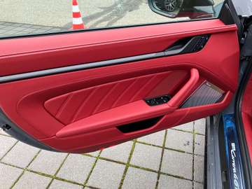 Porsche 911 Carrera 4 GTS – image 5