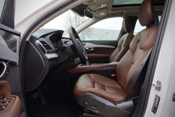 Volvo XC90 Momentum Pro AWD #LUFT#1HAND#PANO#ACC#1HD# – image 10