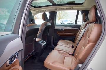 Volvo XC90 Momentum Pro AWD #LUFT#1HAND#PANO#ACC#1HD# – image 22