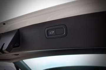 Volvo XC90 Momentum Pro AWD #LUFT#1HAND#PANO#ACC#1HD# – image 25