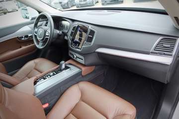 Volvo XC90 Momentum Pro AWD #LUFT#1HAND#PANO#ACC#1HD# – image 12