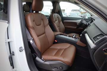 Volvo XC90 Momentum Pro AWD #LUFT#1HAND#PANO#ACC#1HD# – image 13