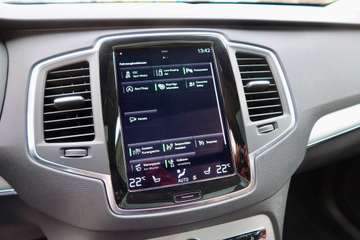 Volvo XC90 Momentum Pro AWD #LUFT#1HAND#PANO#ACC#1HD# – image 18