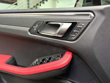 Porsche MACAN 2.0 PANO ACC CHRONO KEY-GO 360°CAM 21" – image 13