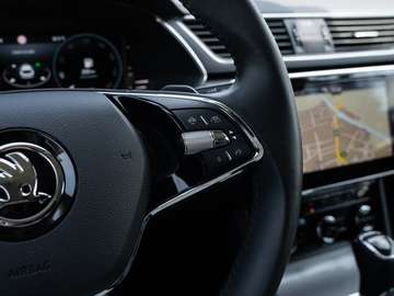 Skoda Superb Combi 2.0 TDI Style DSG AHK+MATRIX+RFK+AC – Bild 12