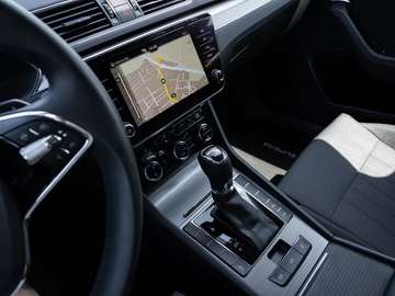 Skoda Superb Combi 2.0 TDI Style DSG AHK+MATRIX+RFK+AC – Bild 13