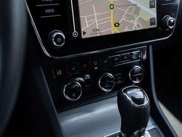 Skoda Superb Combi 2.0 TDI Style DSG AHK+MATRIX+RFK+AC – Bild 14