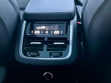 Volvo XC90 AWD T8 TwinE*R-Design* Business AHK 7-Sitze – image 29