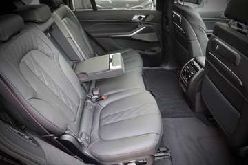 BMW X7 xDrive 40 d M Sport PRO#PANO#CARBON#AHK#23" – Bild 18