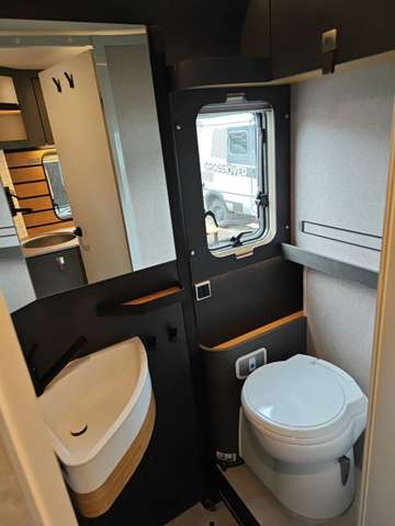 HYMER / ERIBA / HYMERCAR Venture S Mercedes – Bild 14