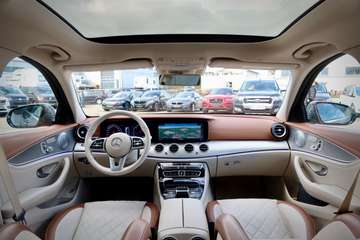Mercedes-Benz E 200 d#Avantgarde + designo#LUFT#ACC#PANO – Bild 10