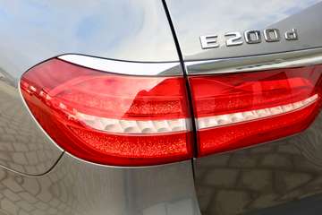 Mercedes-Benz E 200 d#Avantgarde + designo#LUFT#ACC#PANO – Bild 27