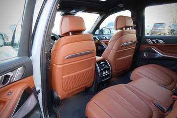 BMW X7 xDrive 40d M-Sport#KRISTAL#B&W#SKY# – Bild 17