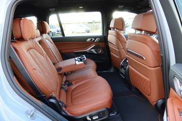 BMW X7 xDrive 40d M-Sport#KRISTAL#B&W#SKY# – Bild 18