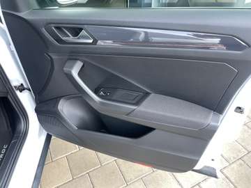 Volkswagen T-Roc Sport 4Motion R-Line/Pano/Business/RCam/1Hnd – Bild 20