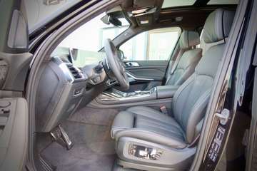 BMW X7 xDrive 40 d M Sport VOLL//FULL-STOCK – Bild 11
