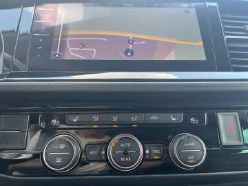 Volkswagen T6.1 Multivan Generation Six 4MOTION StandHZG Na – image 15